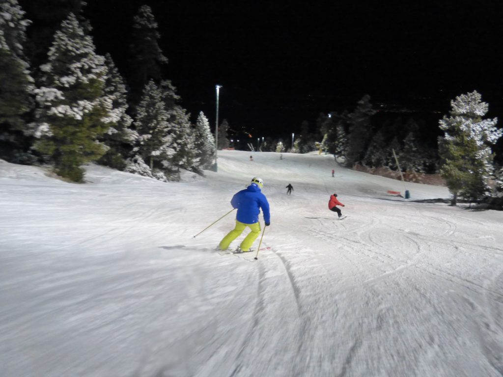 En Masella puedes descubrir la experiencia de esquiar de noche / Masella
